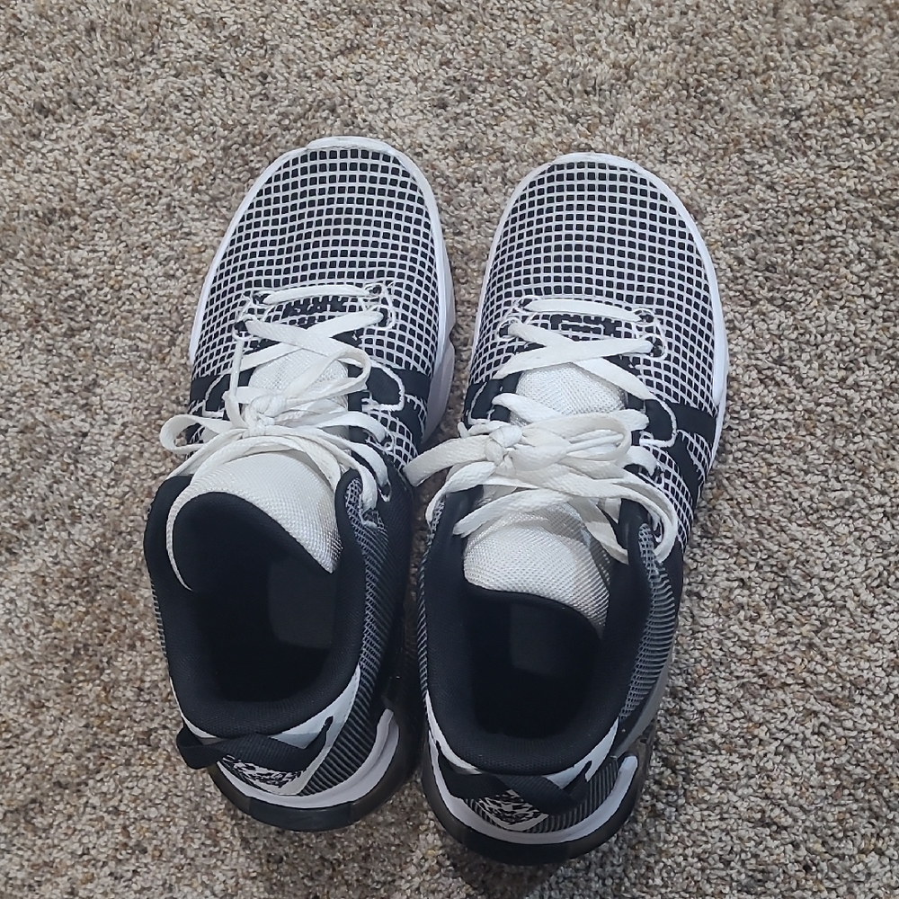 Nike "Lebron Witness 7" Black and White Athletic Shoes